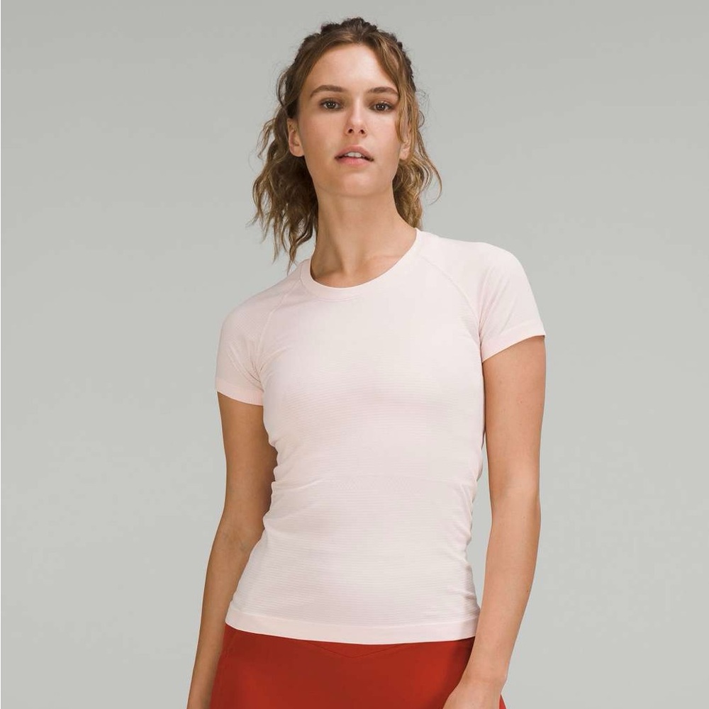 Lululemon Swiftly Tech Short Sleeve 2.0 *Race Length
Strawberry Milkshake
Size 8